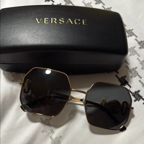 Versace Glossy Black Square Sunglasses with Gold Hardware Medusa Plaque Maxi Sunglasses Black | VERSACE US main image 3